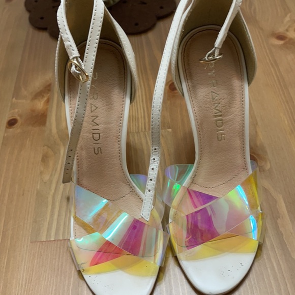 Pyramid white high heels - Picture 3 of 3